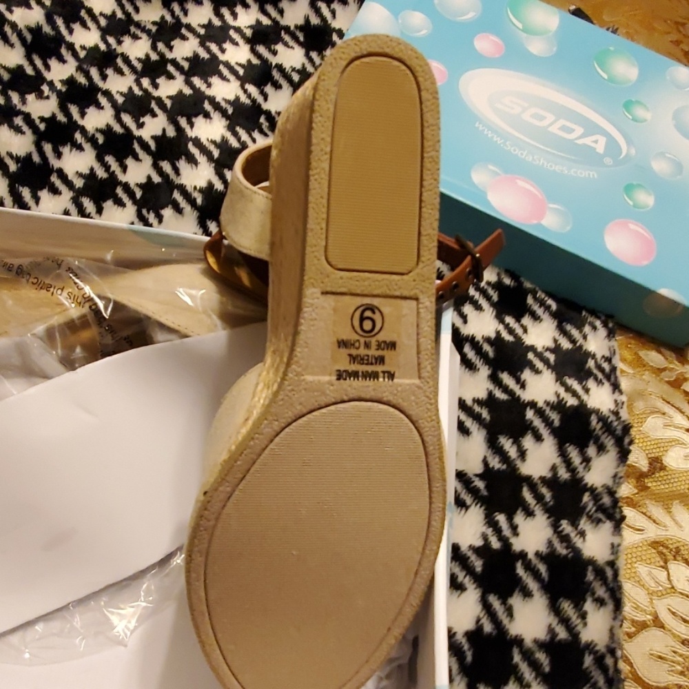 Shoes - Picture 2 of 4